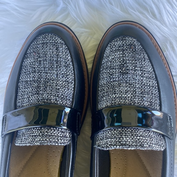 Clarks - Picture 3 of 16